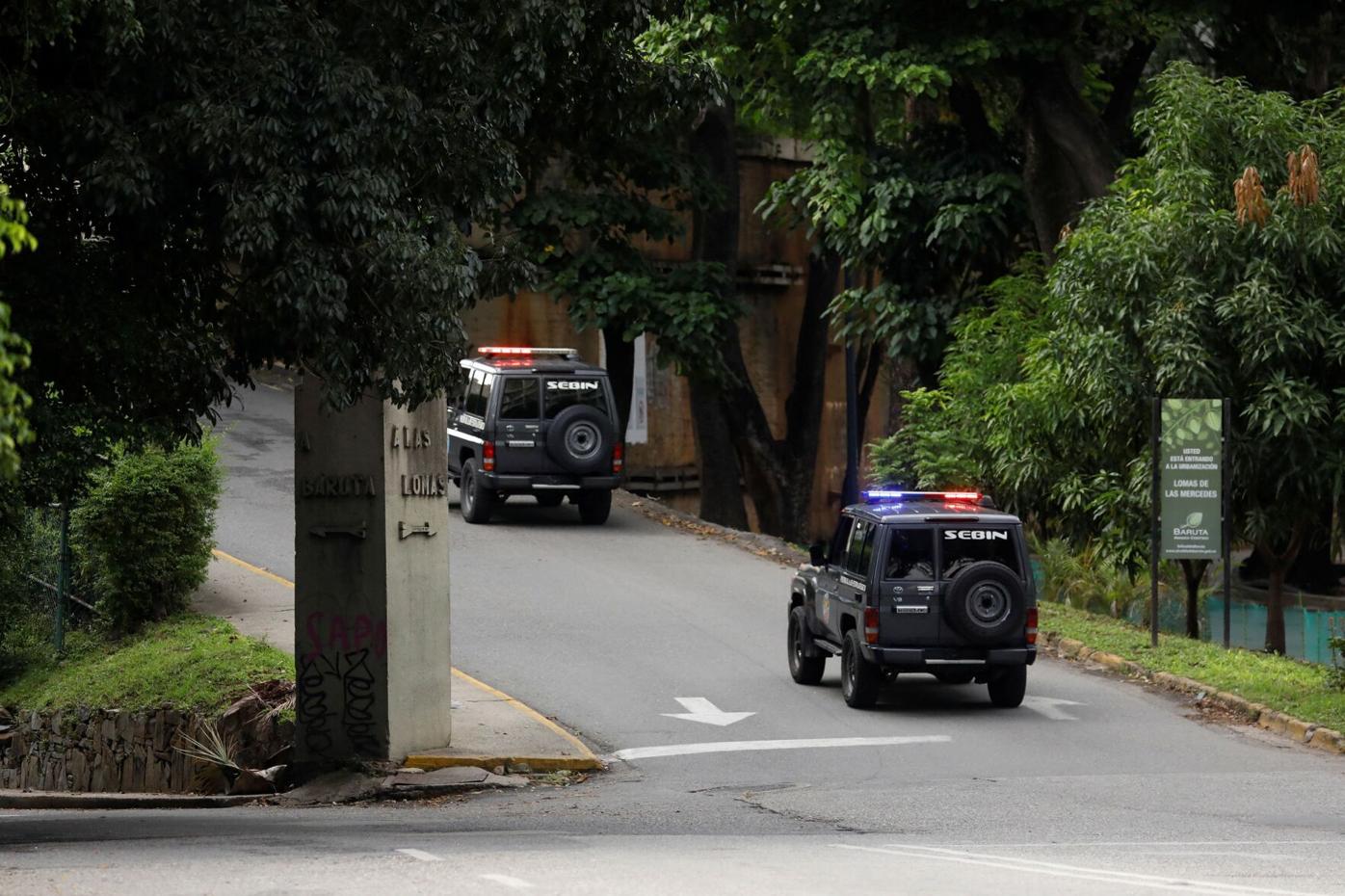 Venezuelan security forces have surrounded the Argentine embassy, opposition leaders say